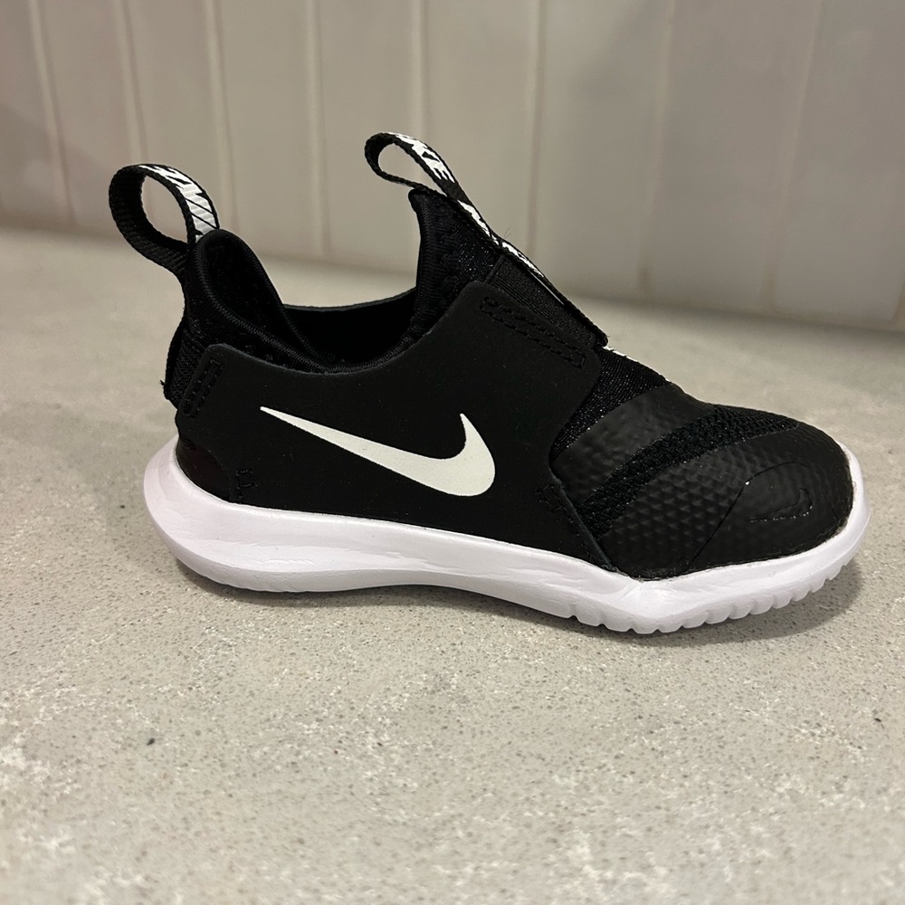 Nike Kids Black Slip-On Sneakers